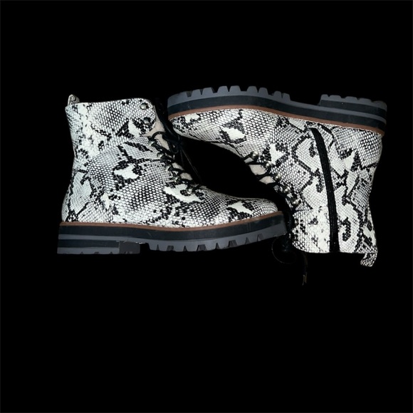 Faux Snake print boot - Picture 2 of 2